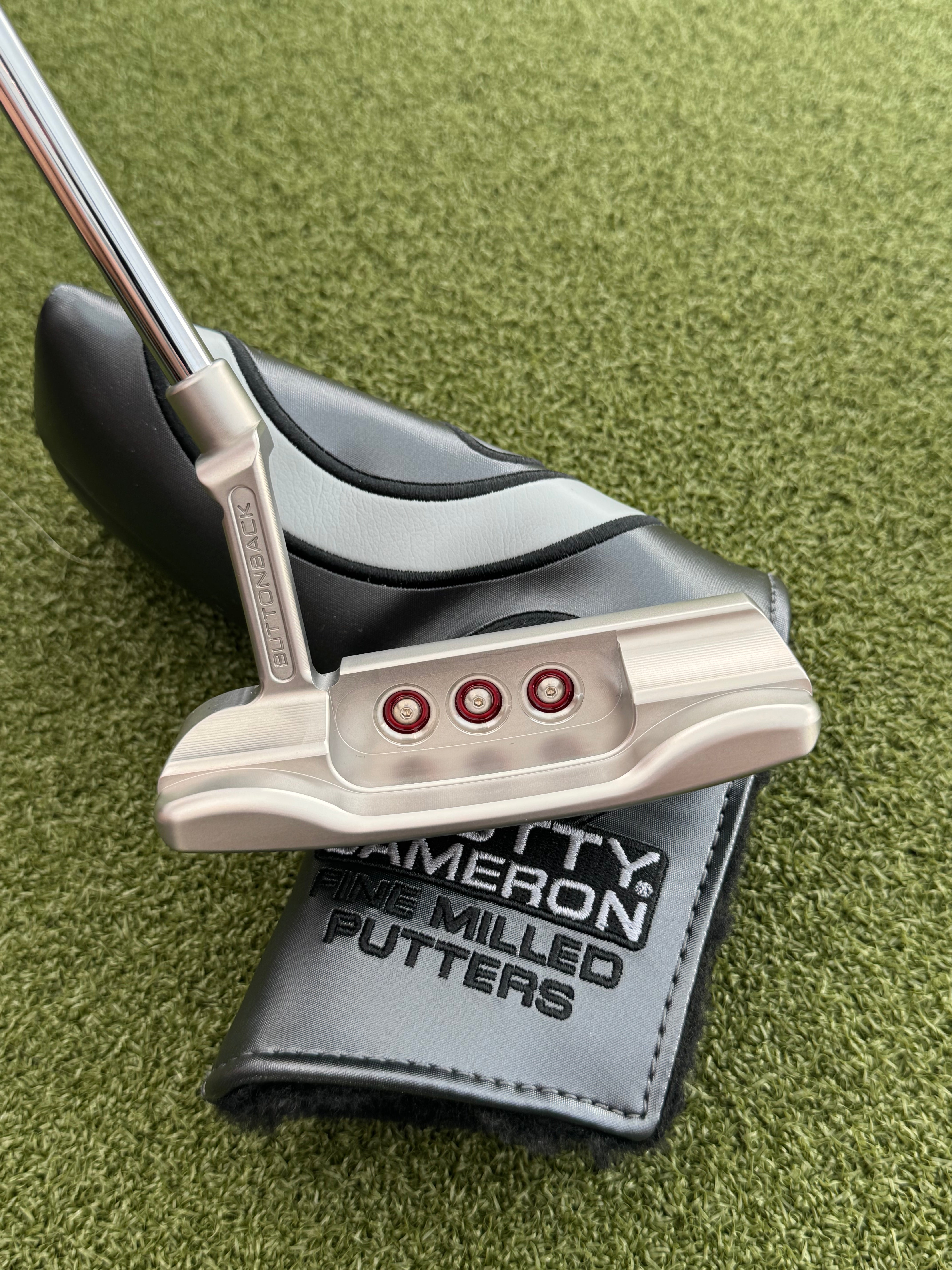 Brand New Masterful + Buttonback Circle T