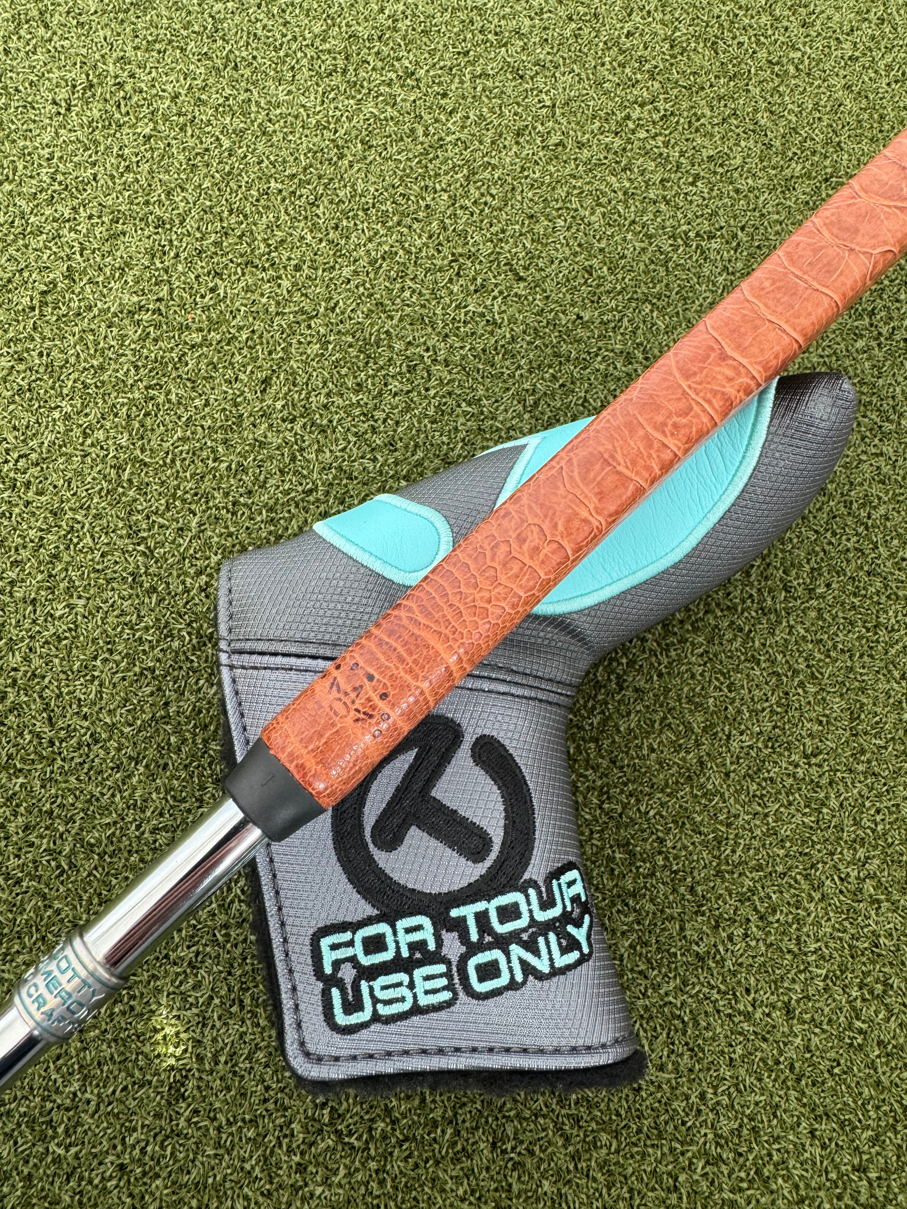 Vertical Stamping Cami & Co Sea Bubble GSS W/ a Welded Two Tone Plumbers Neck